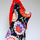 菊に紅葉花丸紋祝い着