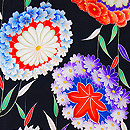 菊に紅葉花丸紋祝い着