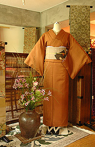 黄八丈にラフィアの帯