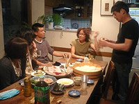 在皓氏を囲んでの食卓