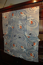 おもちゃ尽くし錦紗縮緬祝い着