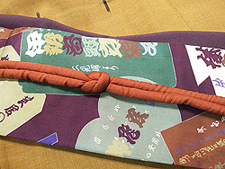 十字絣紬袷に演目札柄染名古屋帯