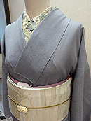 秋野に虫取りの図付下に撫子半衿刺繍