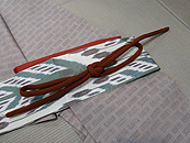 結城紬百亀甲に白地に緑葉模様アドラス名古屋帯