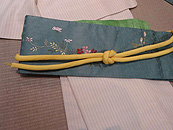 白縞結城紬に春の野のうさぎ刺繍名古屋帯