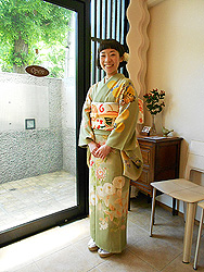 お姉さまのお式へ中振袖で！