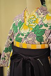 白地に牡丹尽くし