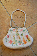 レトロ可愛いビーズバッグ