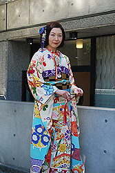 レトロな衣装でかわいらしい花嫁様