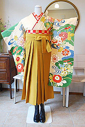 卒業式袴レンタル好評受付中！