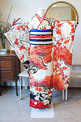 新入荷！豪華な鶴文様の振袖