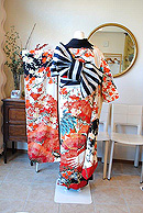 新入荷！豪華な鶴文様の振袖