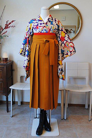 アンティーク着物で可愛い袴姿！ | 着物レンタルの灯屋2 ブログ