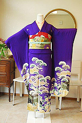 松に御所車の図縮緬振袖