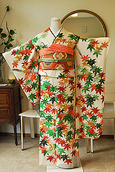 青紅紅葉の図錦紗縮緬振袖