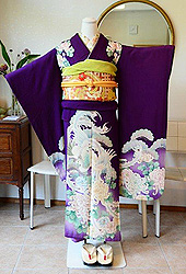 鳳凰に乱菊の図錦紗縮緬振袖