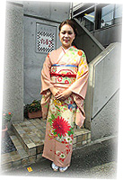 華やかな花籠文様の訪問着でご参列