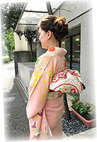 華やかな花籠文様の訪問着でご参列