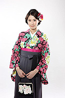 当店オリジナル着物で個性的な袴姿！