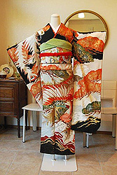 鳳凰に松文様黒振袖