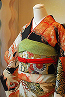 鳳凰に松文様黒振袖