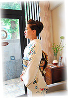 優雅でクールな訪問着姿のお客様