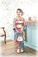 鈴に檜扇文様祝い着