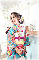 鈴に檜扇文様祝い着