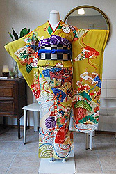 檜扇に七宝繋花薬文振袖