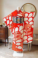 新入荷☆絞り白×赤の振袖