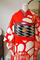 新入荷☆絞り白×赤の振袖