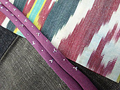 結城縮片身代わり袷着物にウズベキスタン・アンティークアドラス付帯