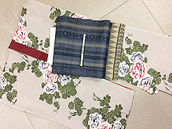 ベージュ地バラの付下にインドサリー名古屋帯