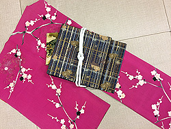 梅文様訪問着に紺地格子に梅文様袋帯