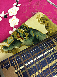 梅文様訪問着に紺地格子に梅文様袋帯