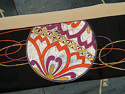 黒地手鞠刺繍帯