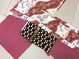 今様色本場結城紬に焦茶地水玉銘仙名古屋帯、亜麻色に紅樺色ぼかし菊梅文様羽織