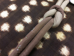 焦茶地水玉銘仙名古屋帯