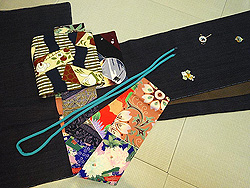 本場結城紬にオモチャの刺繍付下に染見本地名古屋帯