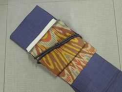 アドラス絣帯と梅鼠無地本場結城紬