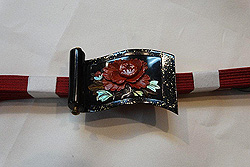 べっ甲帯留　巻物芝山牡丹