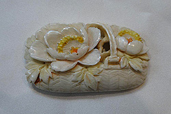 象牙帯留　籠牡丹