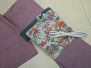 縞本場結城紬に松竹梅に千鳥本紅型帯