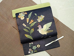 芝翫茶の縞結城紬に更紗に極楽鳥刺繍名古屋帯