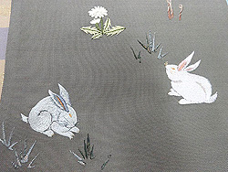 春の野原とうさぎの刺繍帯