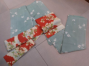 桜と楓文様小紋に雲取りに枝桜綸子染名古屋