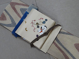 本場結城紬に猫ちゃんに秋海棠の名古屋帯