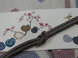 本場結城紬に猫ちゃんに秋海棠の名古屋帯