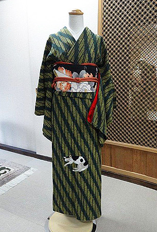 眠りネコちゃんの付下に黒地バラの花名古屋帯