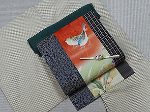 格子紬袷に鳥に春の花切継ぎ帯